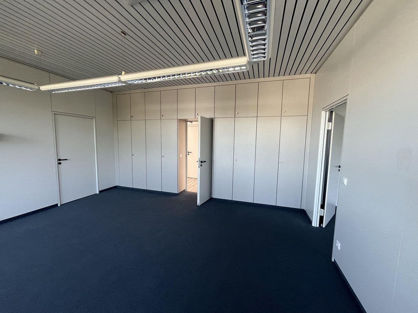 Prenájom kancelárie 28 m², Fellbach, Bádensko-Wurttembersko Prenájom kancelárie 28 m², Fellbach, Bádensko-Wurttembersko