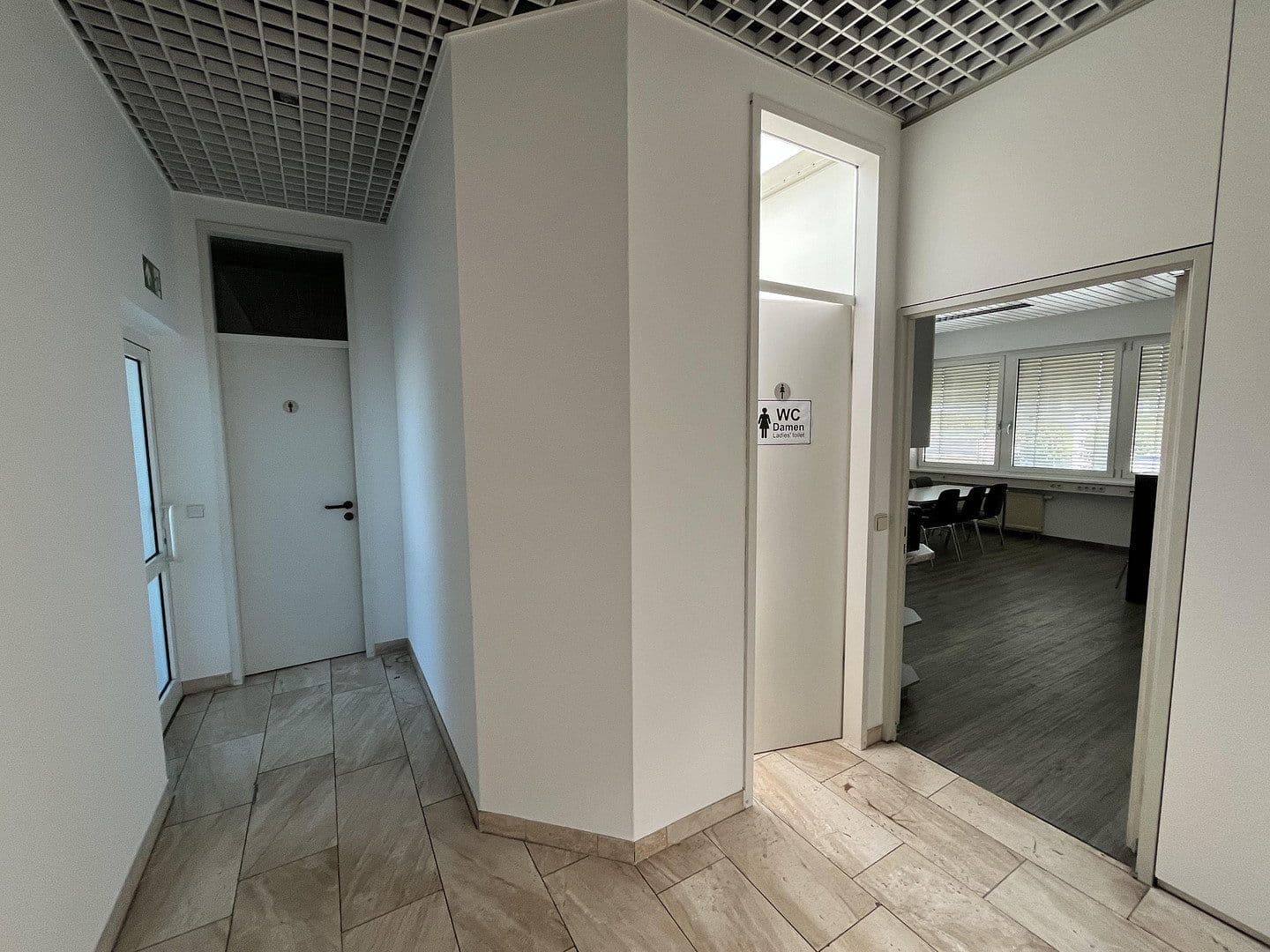 Prenájom kancelárie 28 m², Fellbach, Bádensko-Wurttembersko Prenájom kancelárie 28 m², Fellbach, Bádensko-Wurttembersko