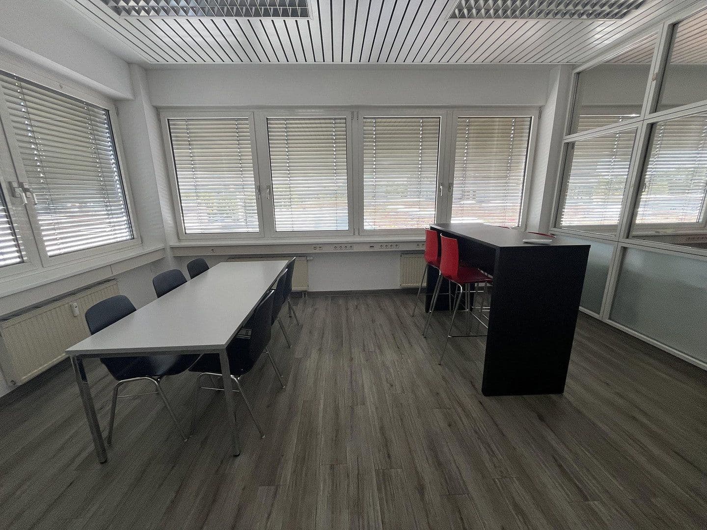 Prenájom kancelárie 28 m², Fellbach, Bádensko-Wurttembersko Prenájom kancelárie 28 m², Fellbach, Bádensko-Wurttembersko