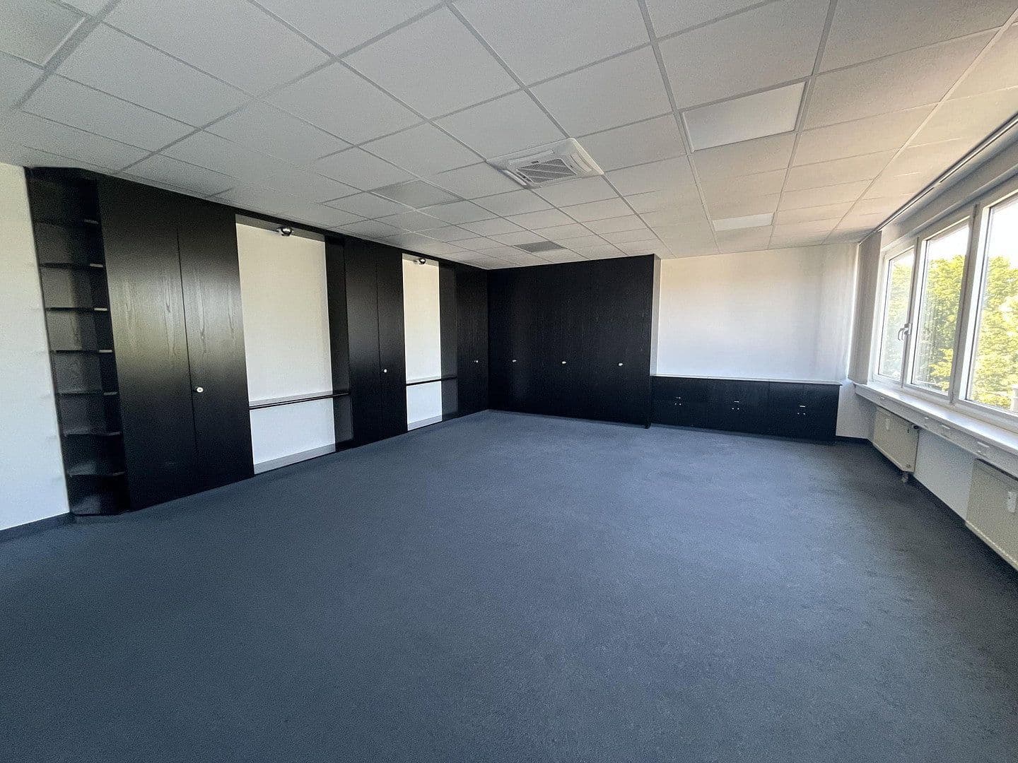Prenájom kancelárie 28 m², Fellbach, Bádensko-Wurttembersko Prenájom kancelárie 28 m², Fellbach, Bádensko-Wurttembersko