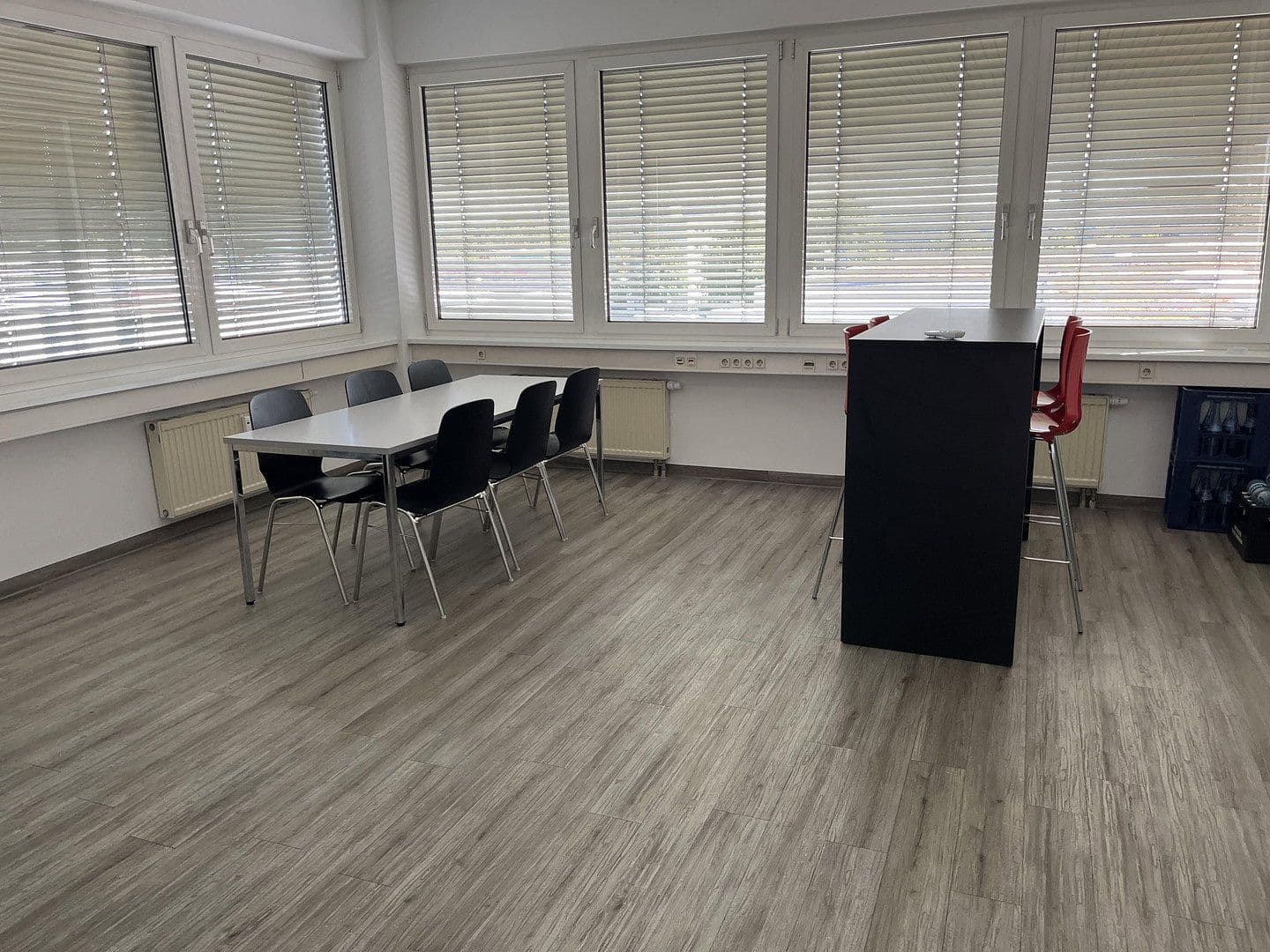 Prenájom kancelárie 28 m², Fellbach, Bádensko-Wurttembersko Prenájom kancelárie 28 m², Fellbach, Bádensko-Wurttembersko
