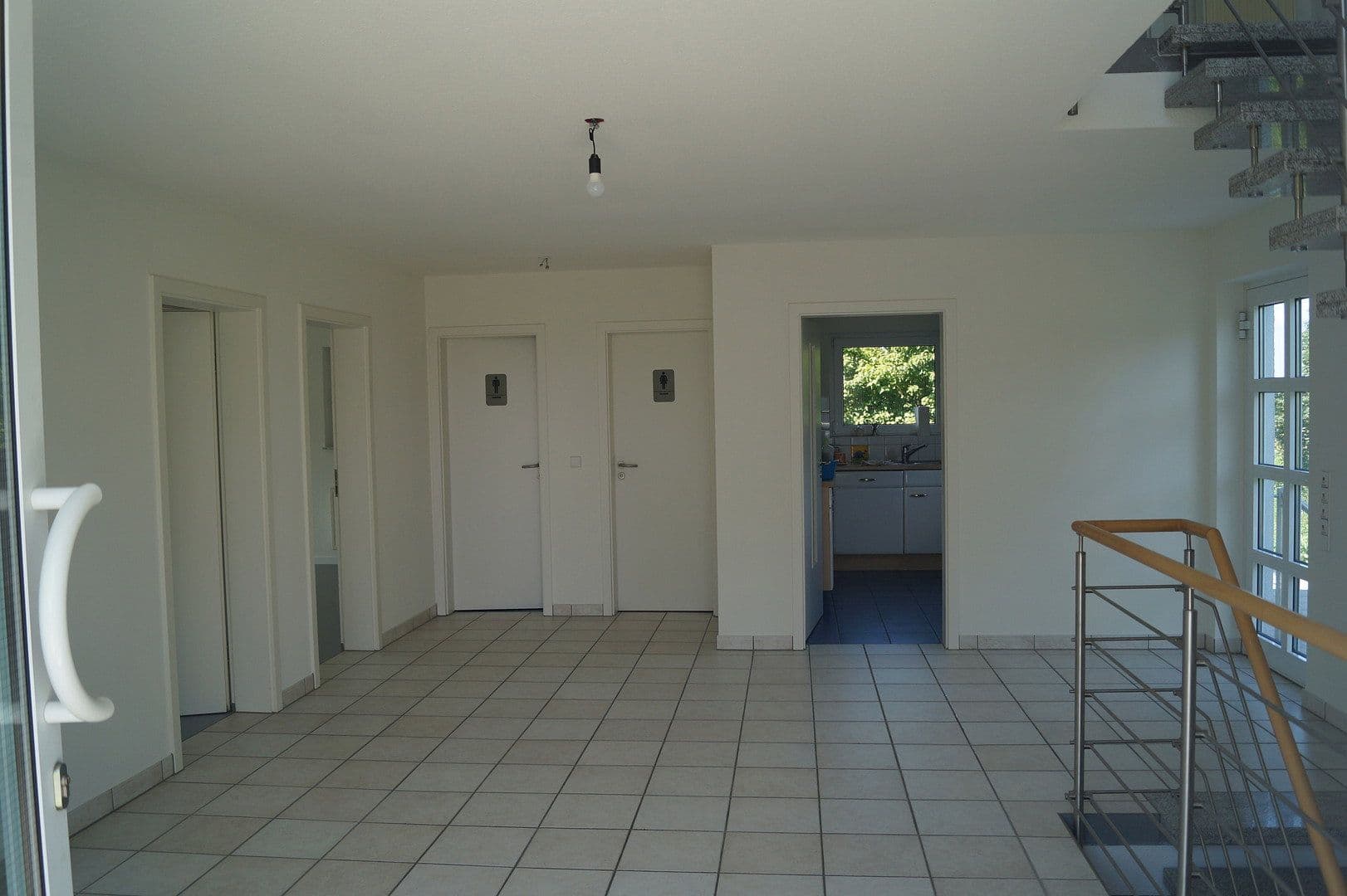 Prenájom kancelárie 215 m², Staufen im Breisgau, Bádensko-Wurttembersko Prenájom kancelárie 215 m², Staufen im Breisgau, Bádensko-Wurttembersko