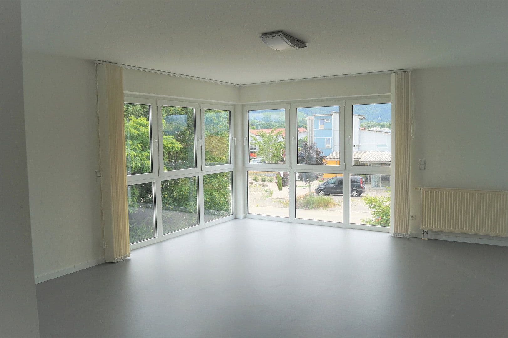Prenájom kancelárie 215 m², Staufen im Breisgau, Bádensko-Wurttembersko Prenájom kancelárie 215 m², Staufen im Breisgau, Bádensko-Wurttembersko