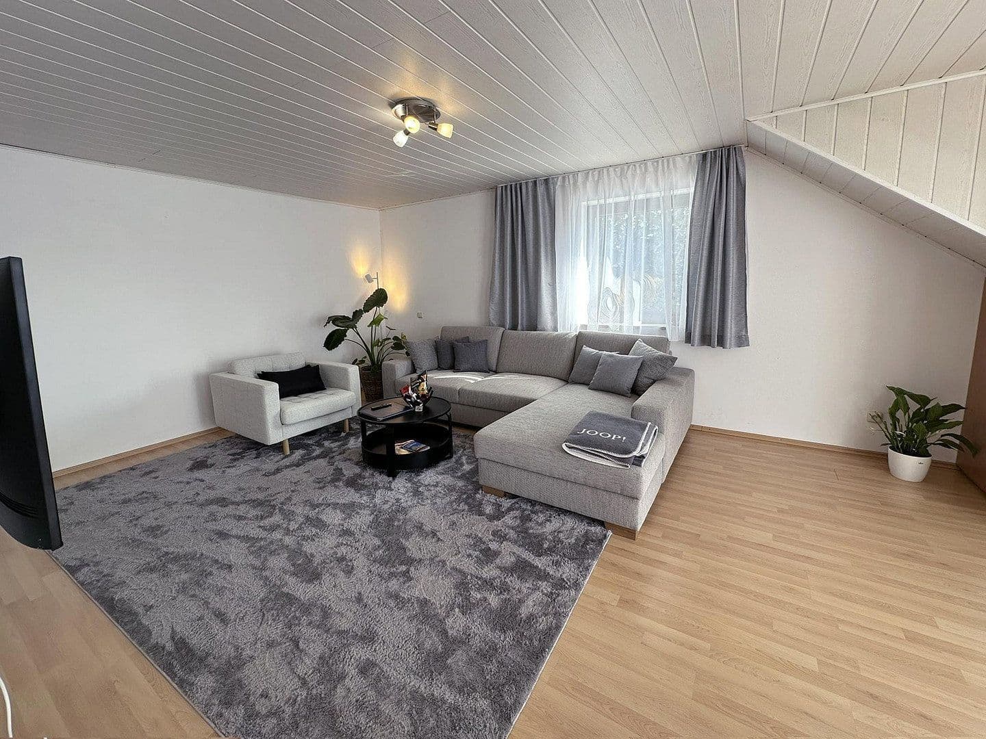 Prenájom bytu 2-izbový 57 m², Augsburg, Bavorsko Prenájom bytu 2-izbový 57 m², Augsburg, Bavorsko