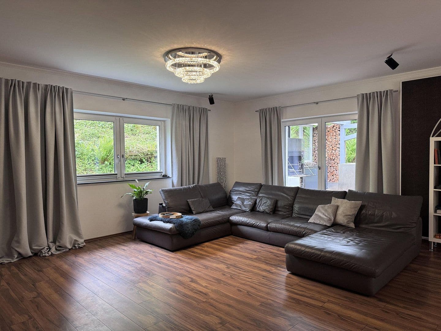 Predaj domu 300 m², pozemok 3.000 m², Zweibrücken, Porýnie-Falcko Predaj domu 300 m², pozemok 3.000 m², Zweibrücken, Porýnie-Falcko