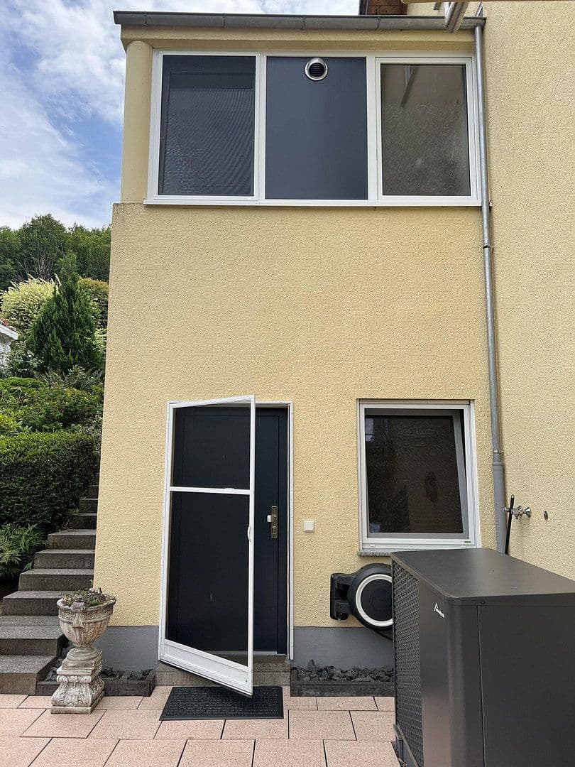 Predaj domu 143 m², pozemok 331 m², Obernhof, Porýnie-Falcko Predaj domu 143 m², pozemok 331 m², Obernhof, Porýnie-Falcko