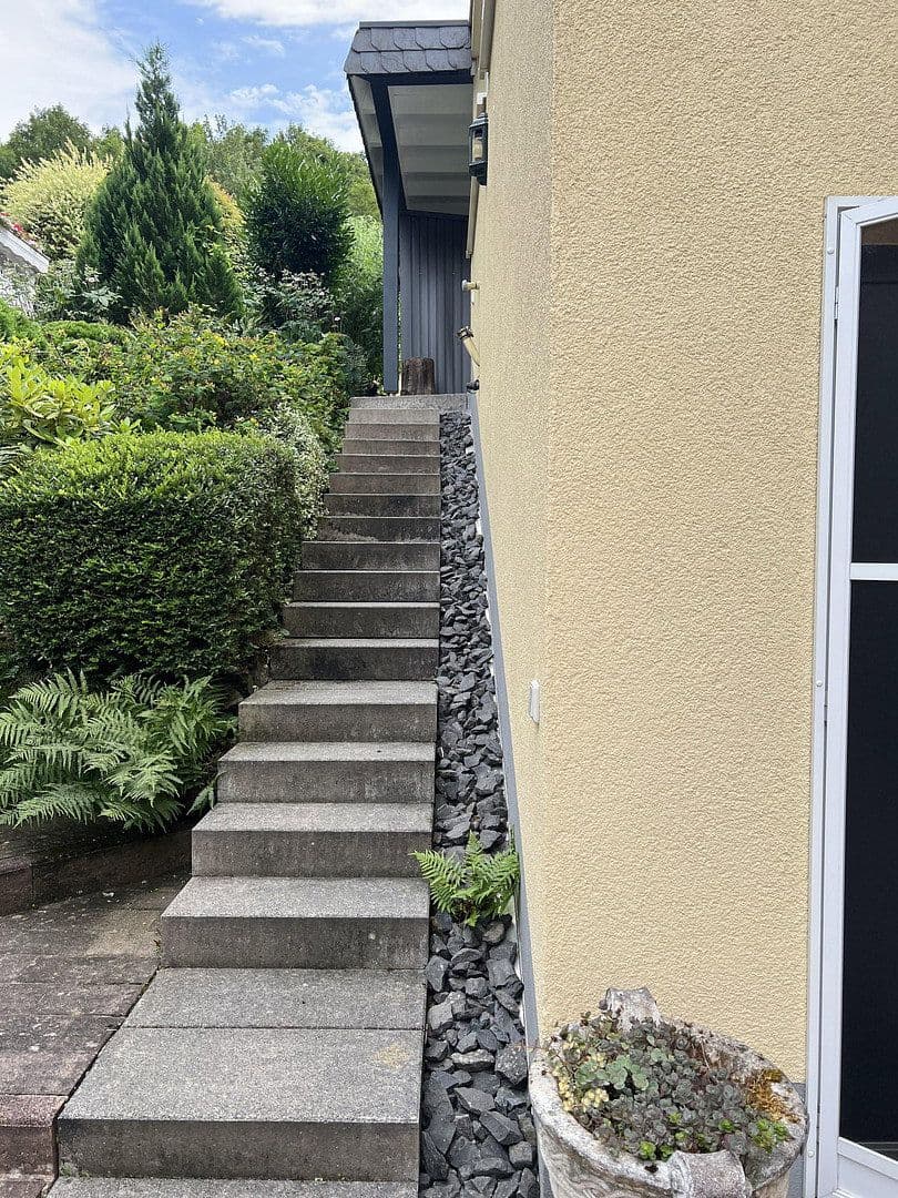 Predaj domu 143 m², pozemok 331 m², Obernhof, Porýnie-Falcko Predaj domu 143 m², pozemok 331 m², Obernhof, Porýnie-Falcko