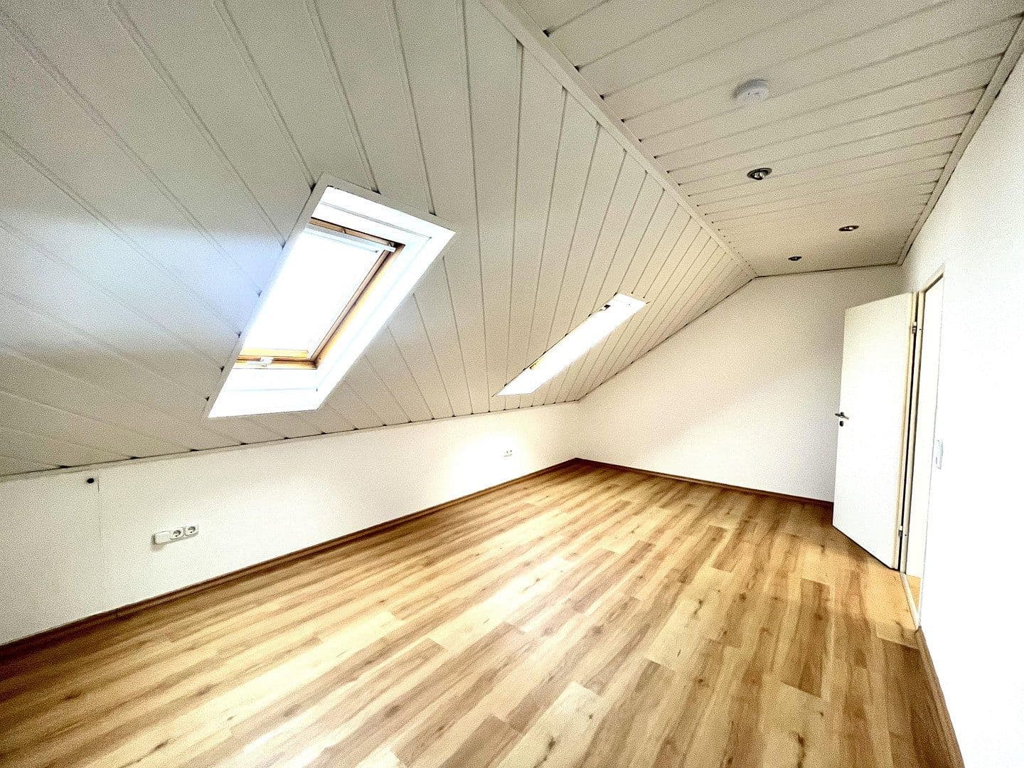 Prenájom domu 150 m², pozemok 402 m², Eckental, Bavorsko Prenájom domu 150 m², pozemok 402 m², Eckental, Bavorsko