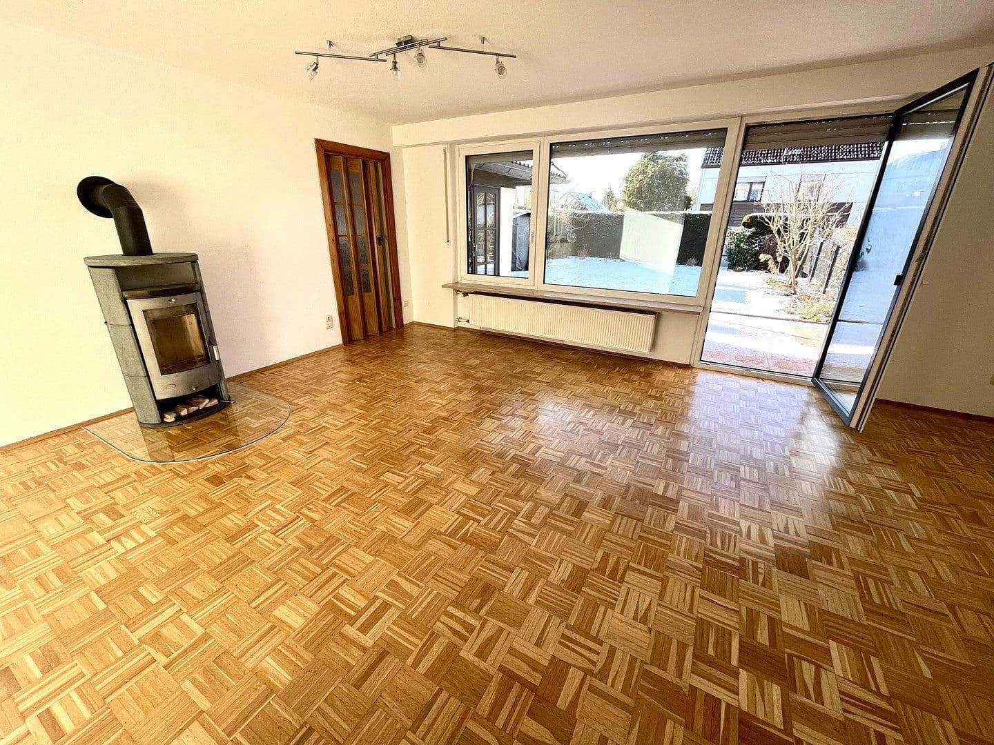 Prenájom domu 150 m², pozemok 402 m², Eckental, Bavorsko Prenájom domu 150 m², pozemok 402 m², Eckental, Bavorsko