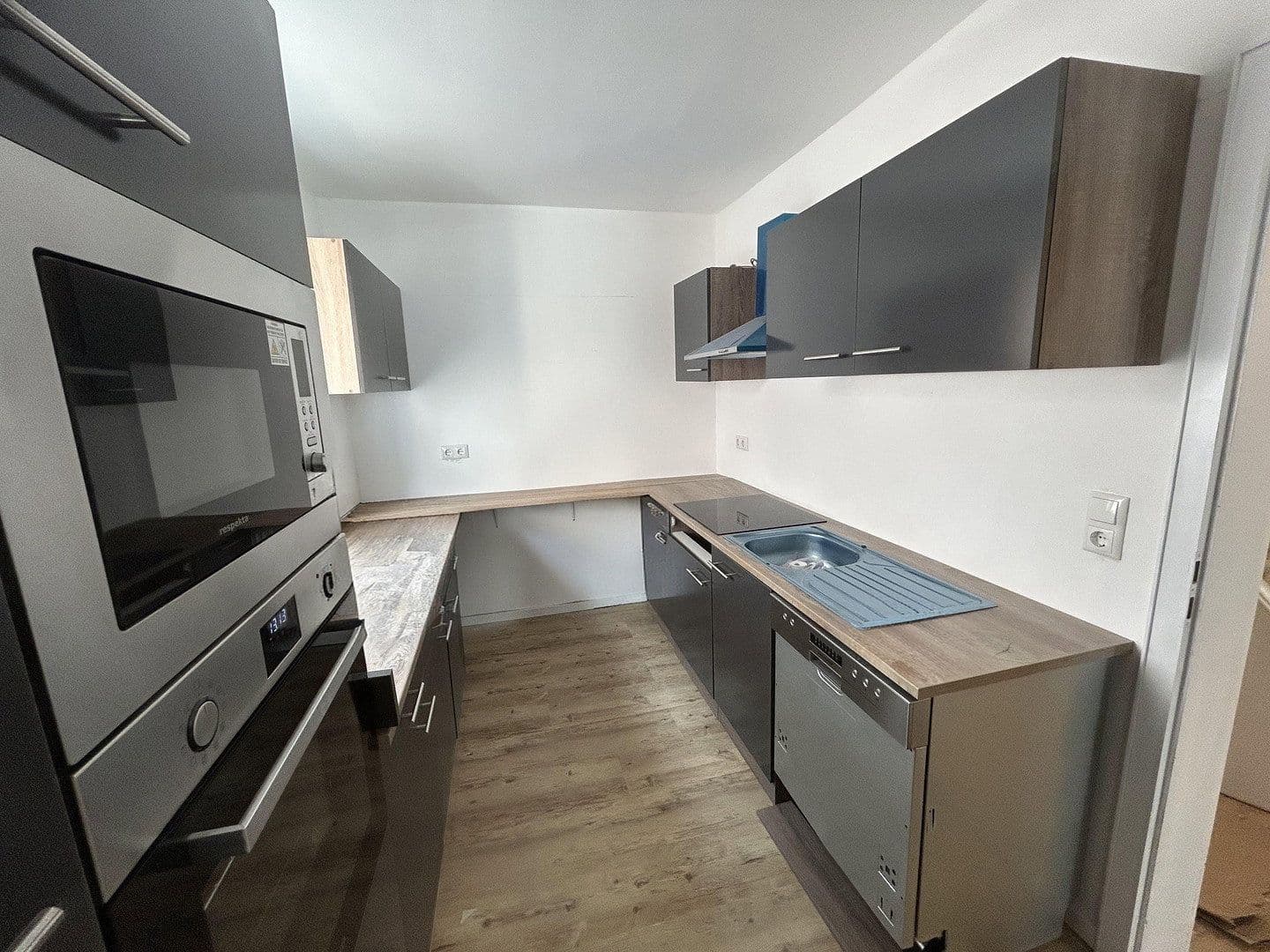 Prenájom bytu 7-izbový 170 m², Pfungstadt, Hesensko Prenájom bytu 7-izbový 170 m², Pfungstadt, Hesensko