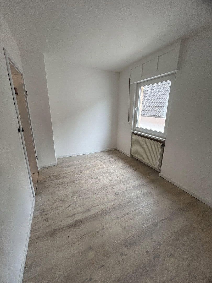 Prenájom bytu 7-izbový 170 m², Pfungstadt, Hesensko Prenájom bytu 7-izbový 170 m², Pfungstadt, Hesensko