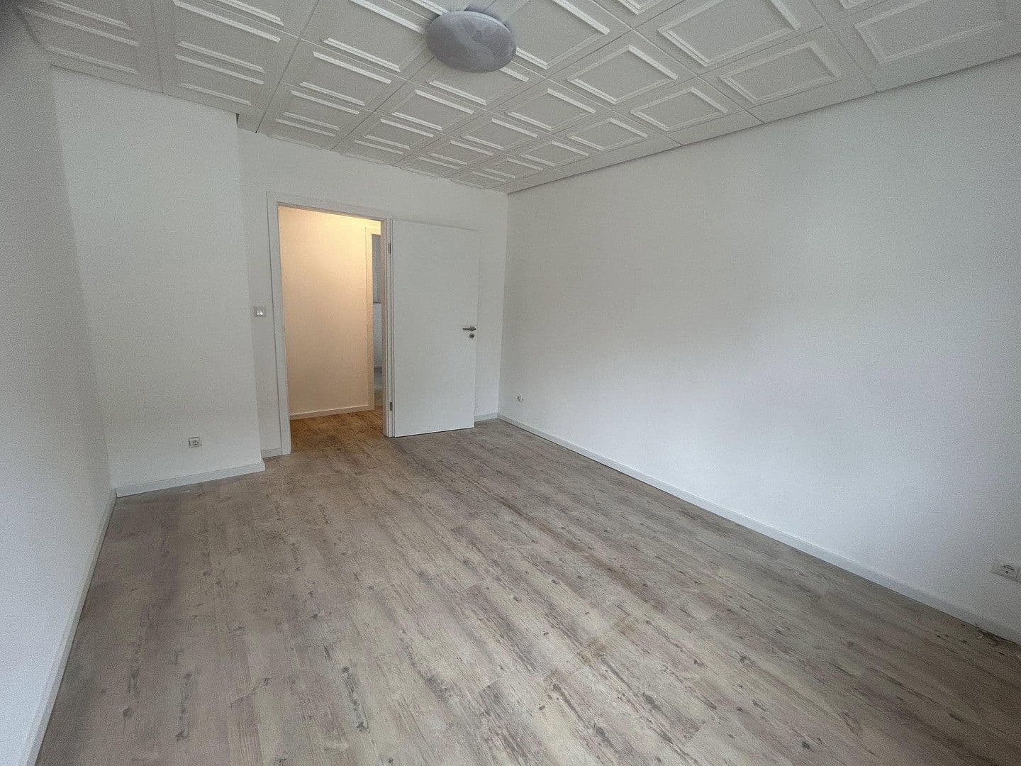 Prenájom bytu 7-izbový 170 m², Pfungstadt, Hesensko Prenájom bytu 7-izbový 170 m², Pfungstadt, Hesensko