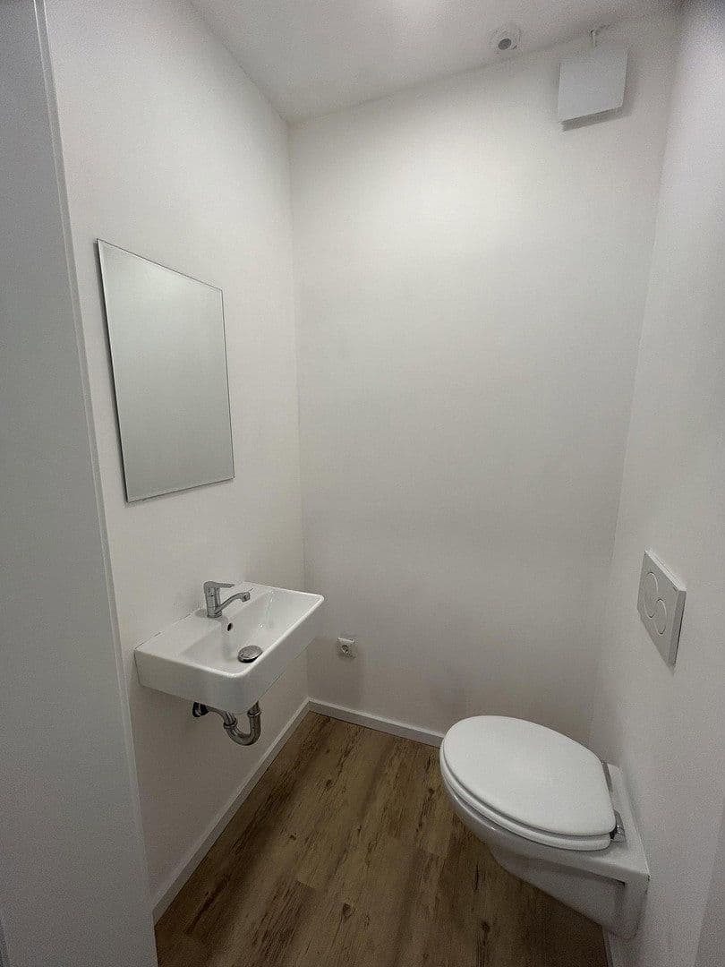 Prenájom bytu 7-izbový 170 m², Pfungstadt, Hesensko Prenájom bytu 7-izbový 170 m², Pfungstadt, Hesensko