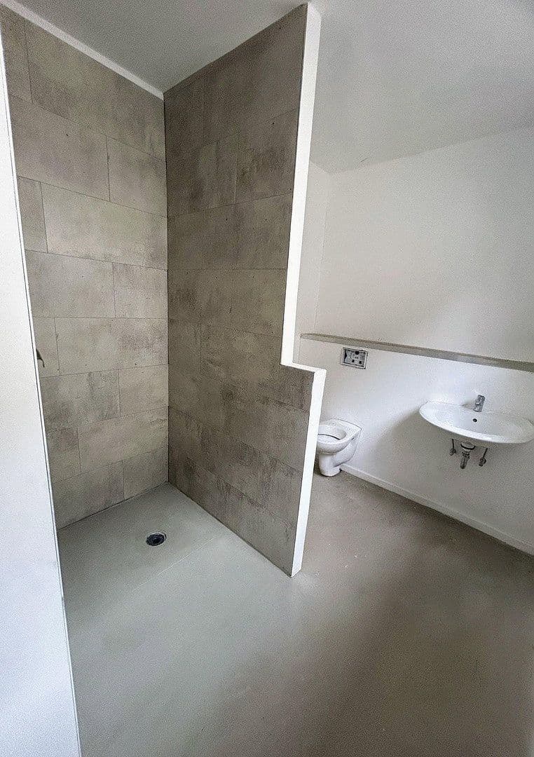 Prenájom bytu 7-izbový 170 m², Pfungstadt, Hesensko Prenájom bytu 7-izbový 170 m², Pfungstadt, Hesensko