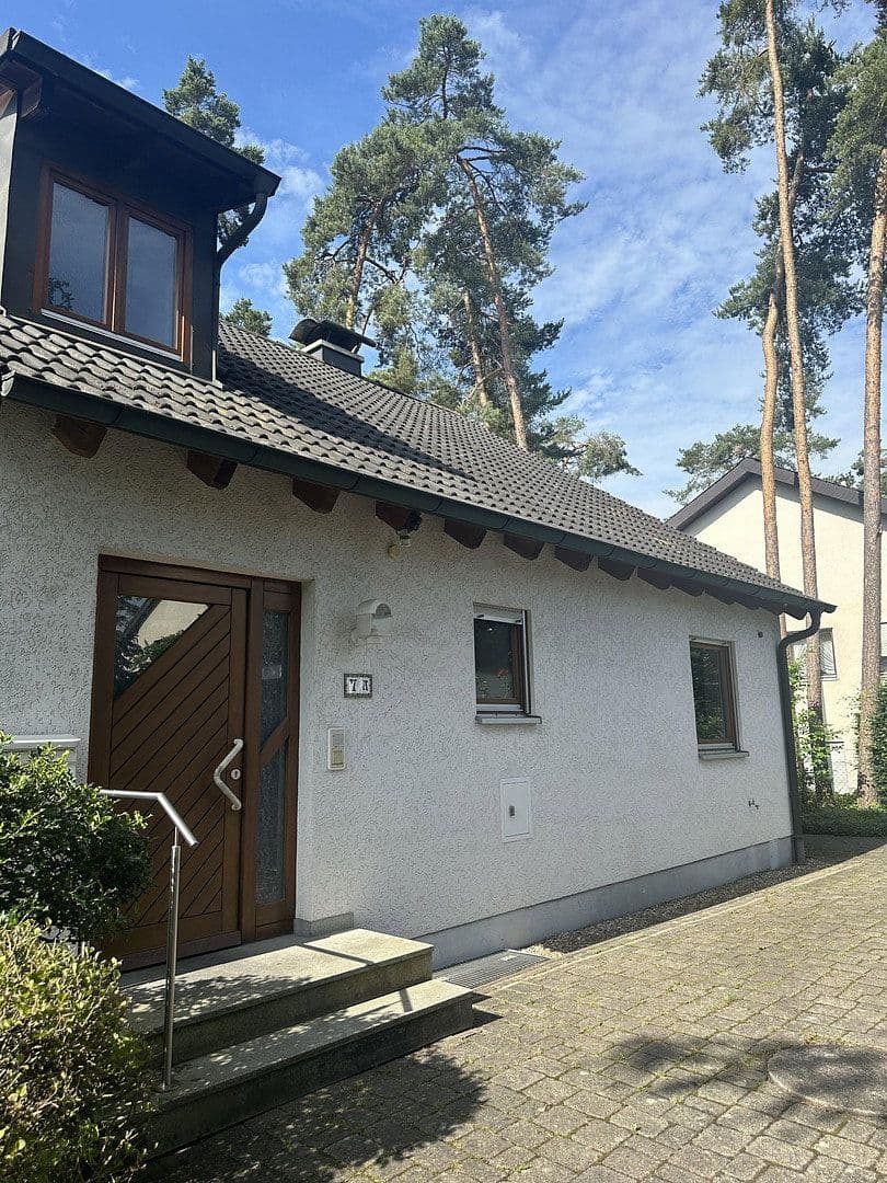 Predaj domu 193 m², pozemok 426 m², Erlangen, Bavorsko Predaj domu 193 m², pozemok 426 m², Erlangen, Bavorsko