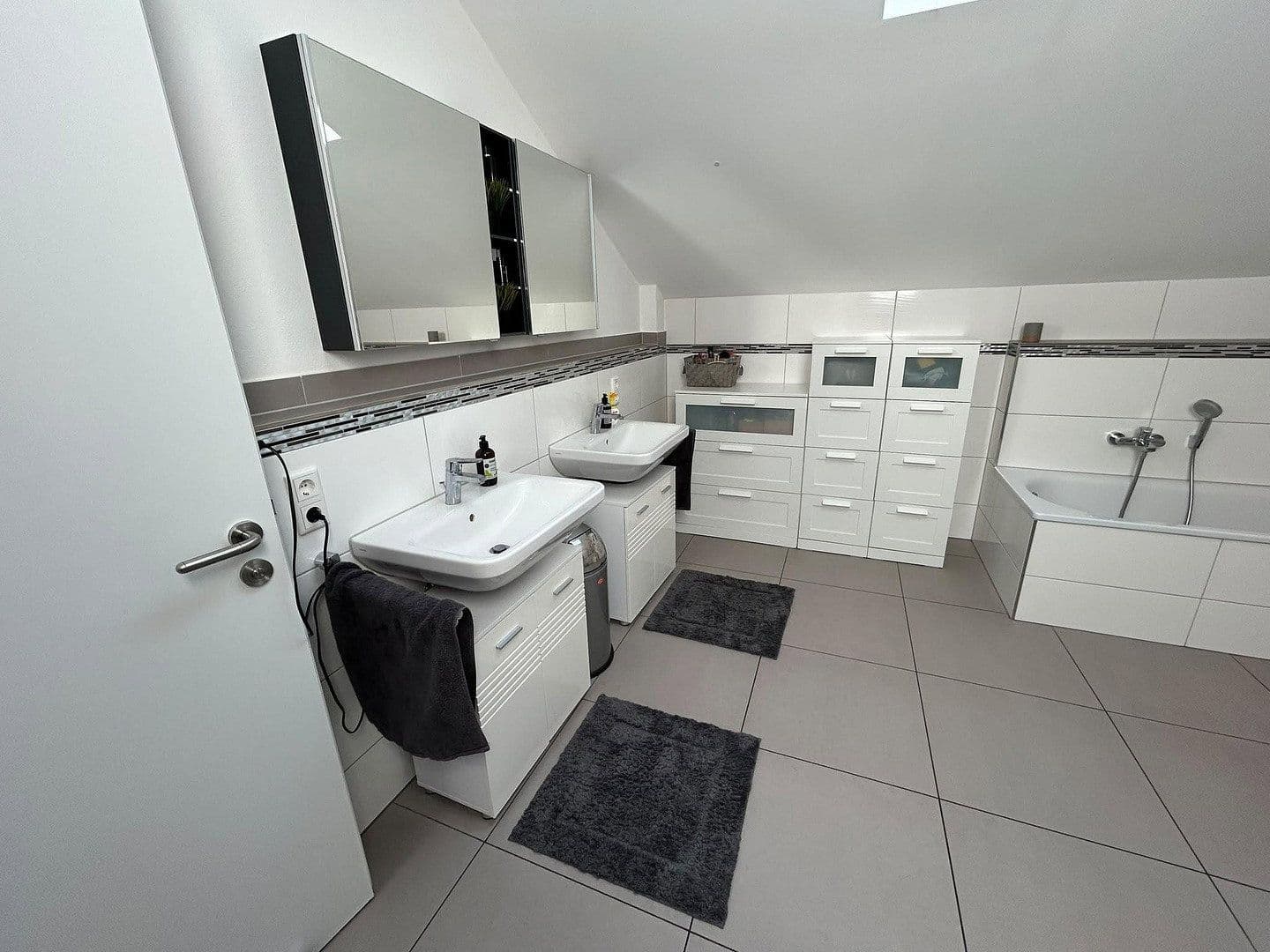 Prenájom bytu 4-izbový 145 m², Wiesham 3d, Grafing, Bavorsko Prenájom bytu 4-izbový 145 m², Wiesham 3d, Grafing, Bavorsko