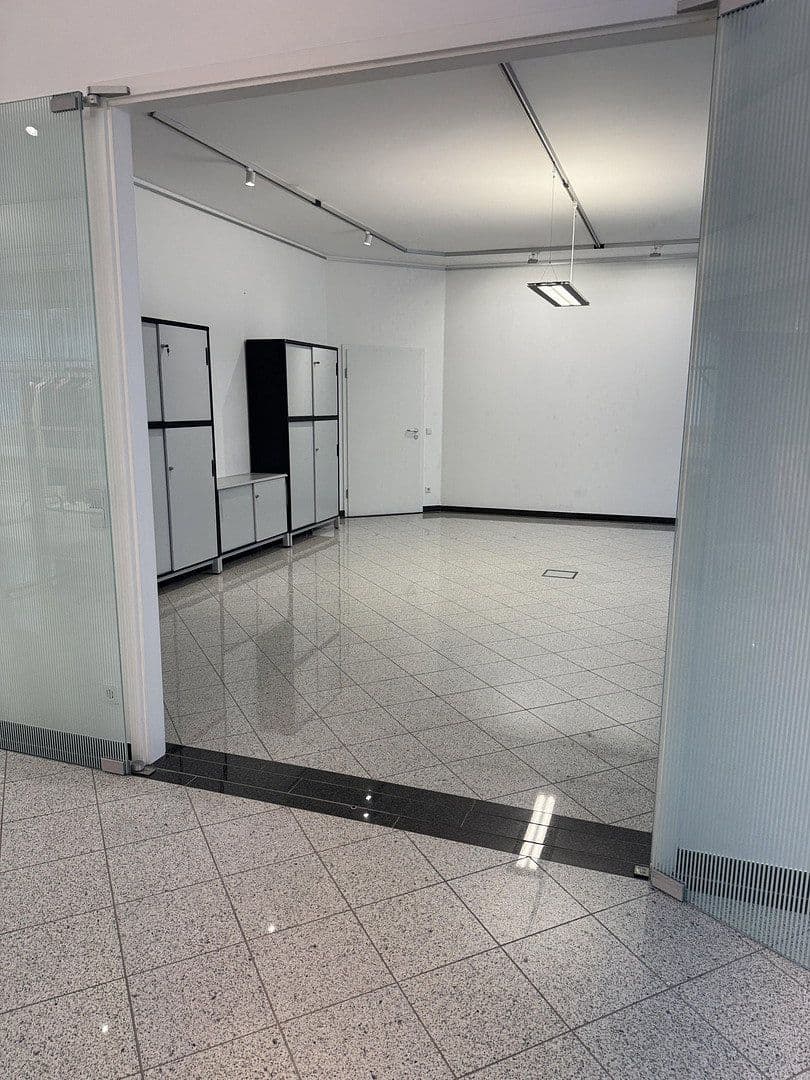Prenájom kancelárie 210 m², Bürgermeister Graf Ring, Geretsried, Gelting, Bavorsko Prenájom kancelárie 210 m², Bürgermeister Graf Ring, Geretsried, Gelting, Bavorsko