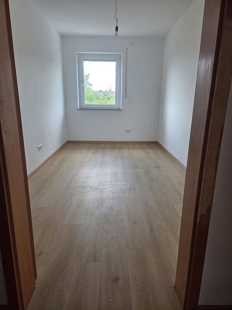 Prenájom bytu 4-izbový 110 m², Steigstraße 3, Thüngersheim, Bavorsko Prenájom bytu 4-izbový 110 m², Steigstraße 3, Thüngersheim, Bavorsko