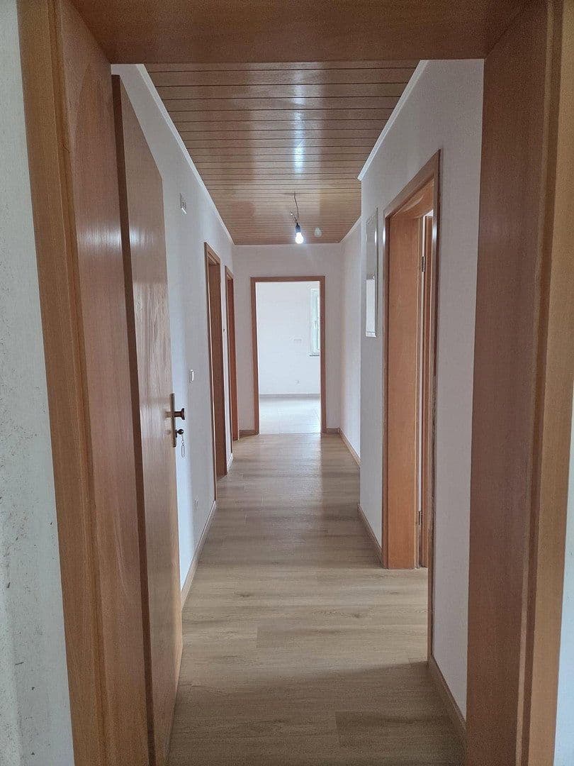 Prenájom bytu 4-izbový 110 m², Steigstraße 3, Thüngersheim, Bavorsko Prenájom bytu 4-izbový 110 m², Steigstraße 3, Thüngersheim, Bavorsko