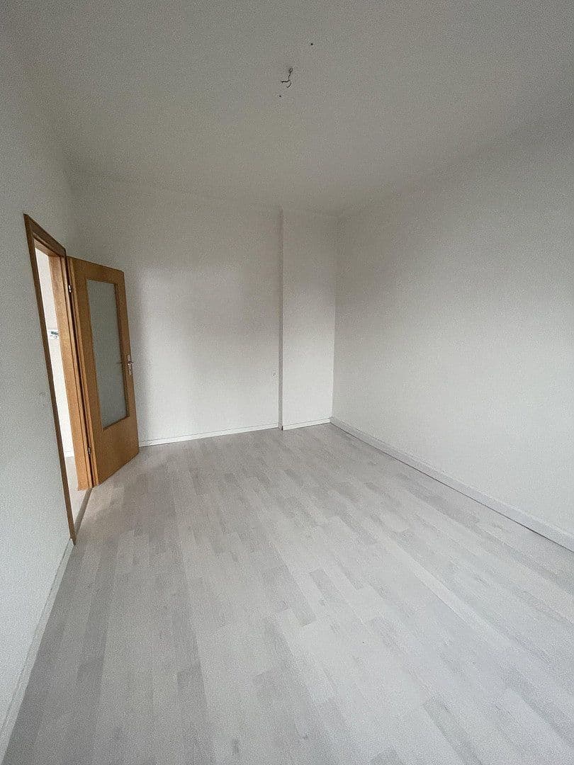 Prenájom bytu 3-izbový 82 m², Duisburg, Severné Porýnie - Westfálsko Prenájom bytu 3-izbový 82 m², Duisburg, Severné Porýnie - Westfálsko