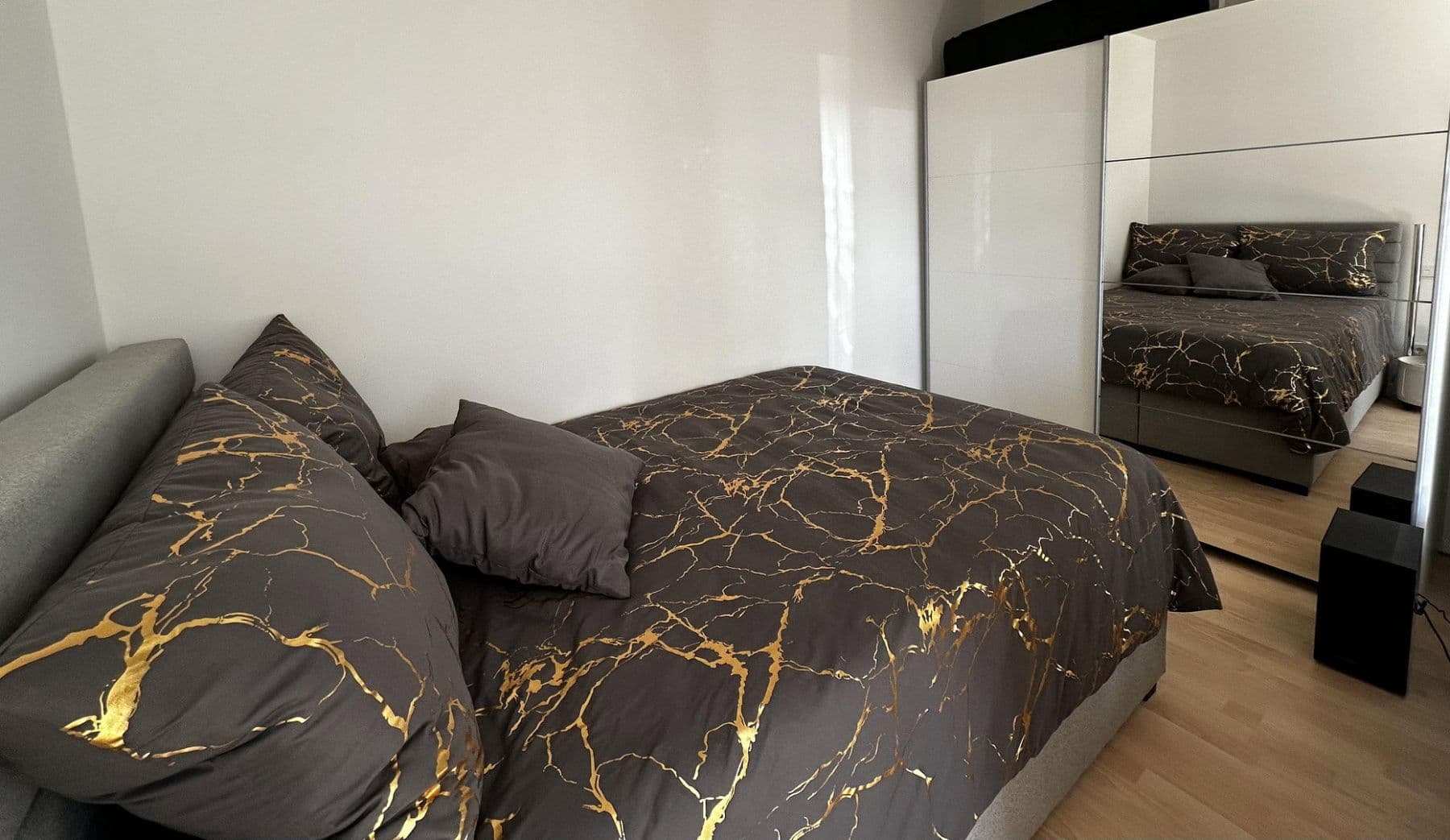 Prenájom bytu 1-izbový 59 m², Bremen, Brémy Prenájom bytu 1-izbový 59 m², Bremen, Brémy