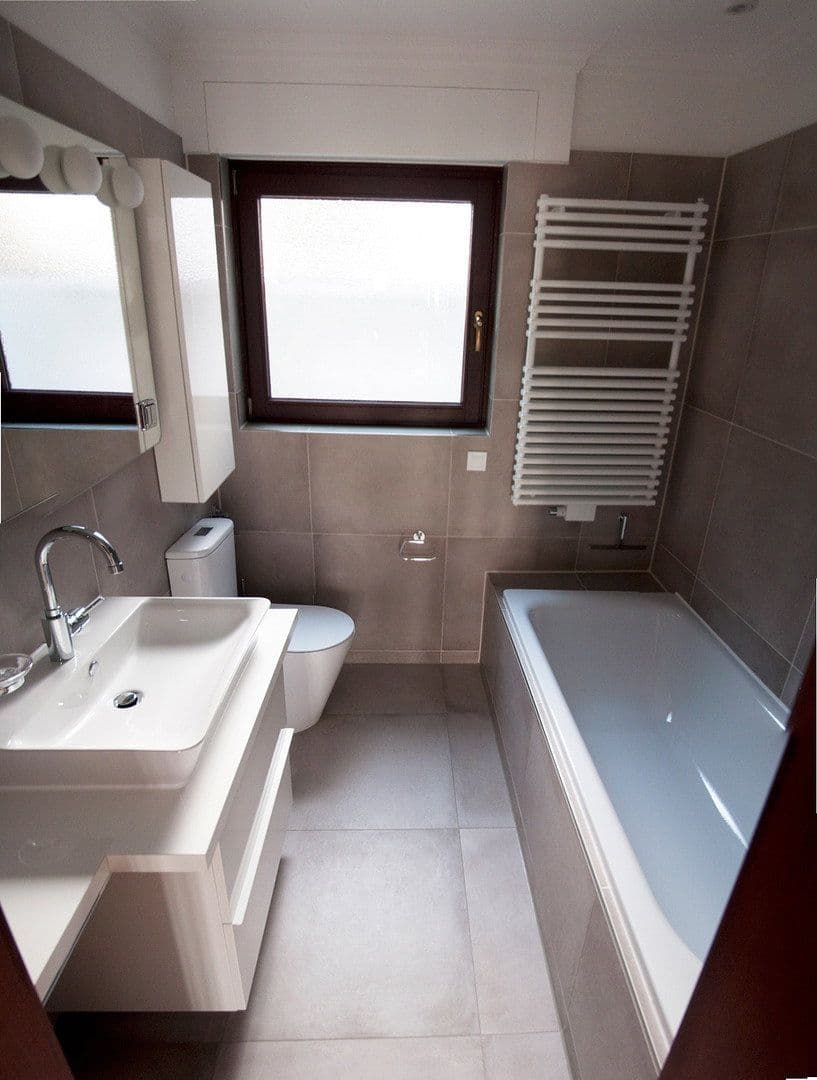 Prenájom bytu 3-izbový 87 m², Rösrath, Severné Porýnie - Westfálsko Prenájom bytu 3-izbový 87 m², Rösrath, Severné Porýnie - Westfálsko