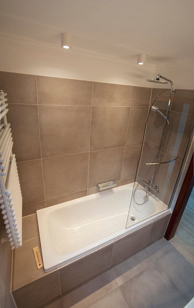 Prenájom bytu 3-izbový 87 m², Rösrath, Severné Porýnie - Westfálsko Prenájom bytu 3-izbový 87 m², Rösrath, Severné Porýnie - Westfálsko