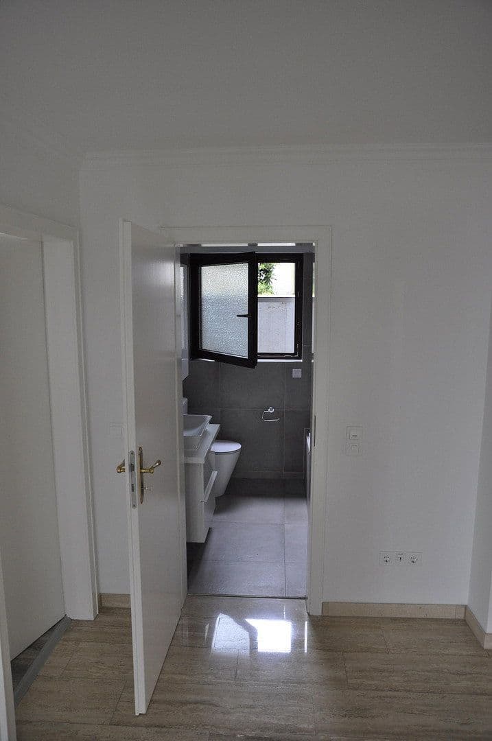 Prenájom bytu 3-izbový 87 m², Rösrath, Severné Porýnie - Westfálsko Prenájom bytu 3-izbový 87 m², Rösrath, Severné Porýnie - Westfálsko