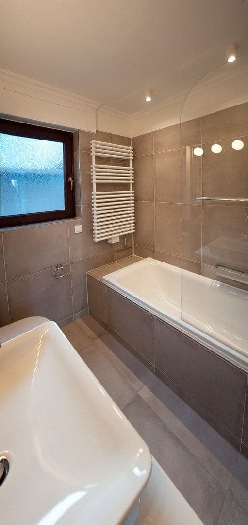 Prenájom bytu 3-izbový 87 m², Rösrath, Severné Porýnie - Westfálsko Prenájom bytu 3-izbový 87 m², Rösrath, Severné Porýnie - Westfálsko