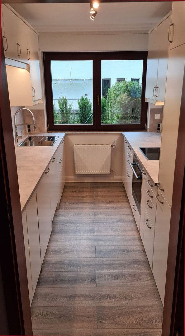 Prenájom bytu 3-izbový 87 m², Rösrath, Severné Porýnie - Westfálsko Prenájom bytu 3-izbový 87 m², Rösrath, Severné Porýnie - Westfálsko