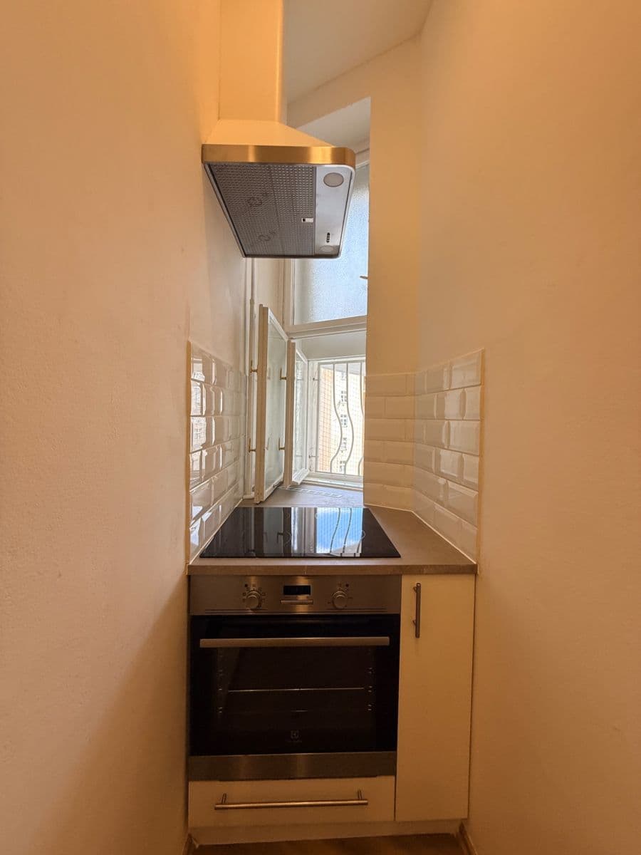 Prenájom bytu 3-izbový 83 m², Wuchterlova, Praha, Praha Prenájom bytu 3-izbový 83 m², Wuchterlova, Praha, Praha