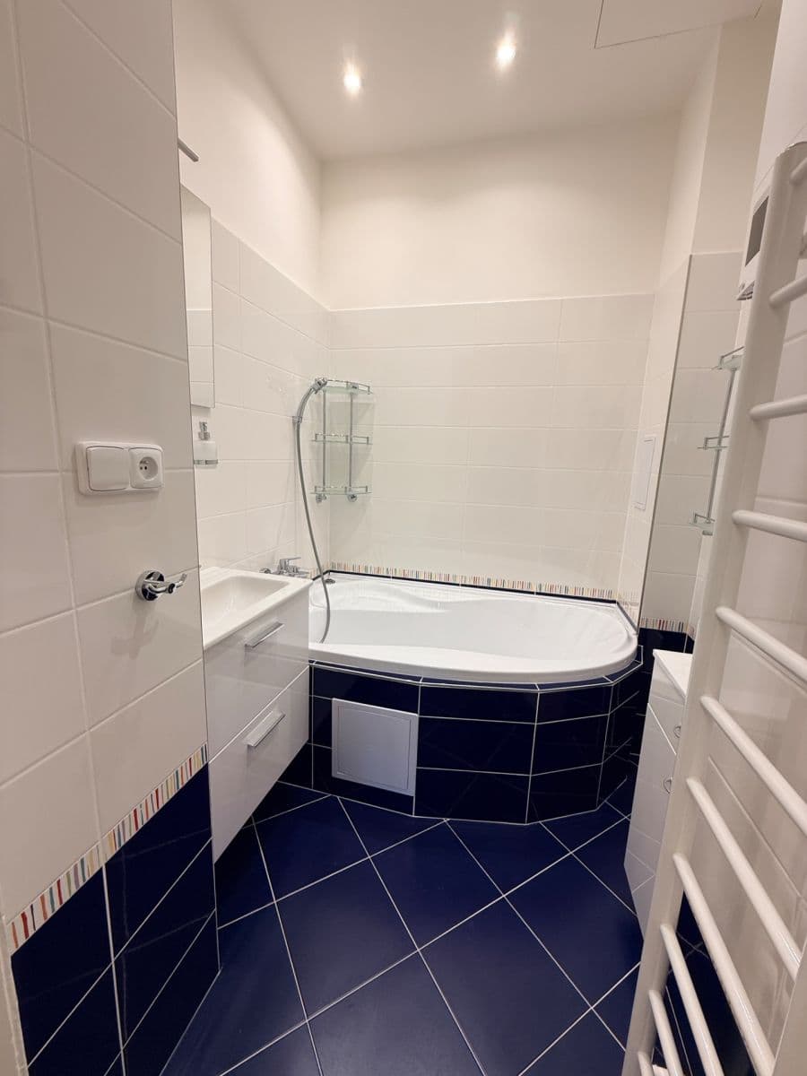 Prenájom bytu 3-izbový 83 m², Wuchterlova, Praha, Praha Prenájom bytu 3-izbový 83 m², Wuchterlova, Praha, Praha