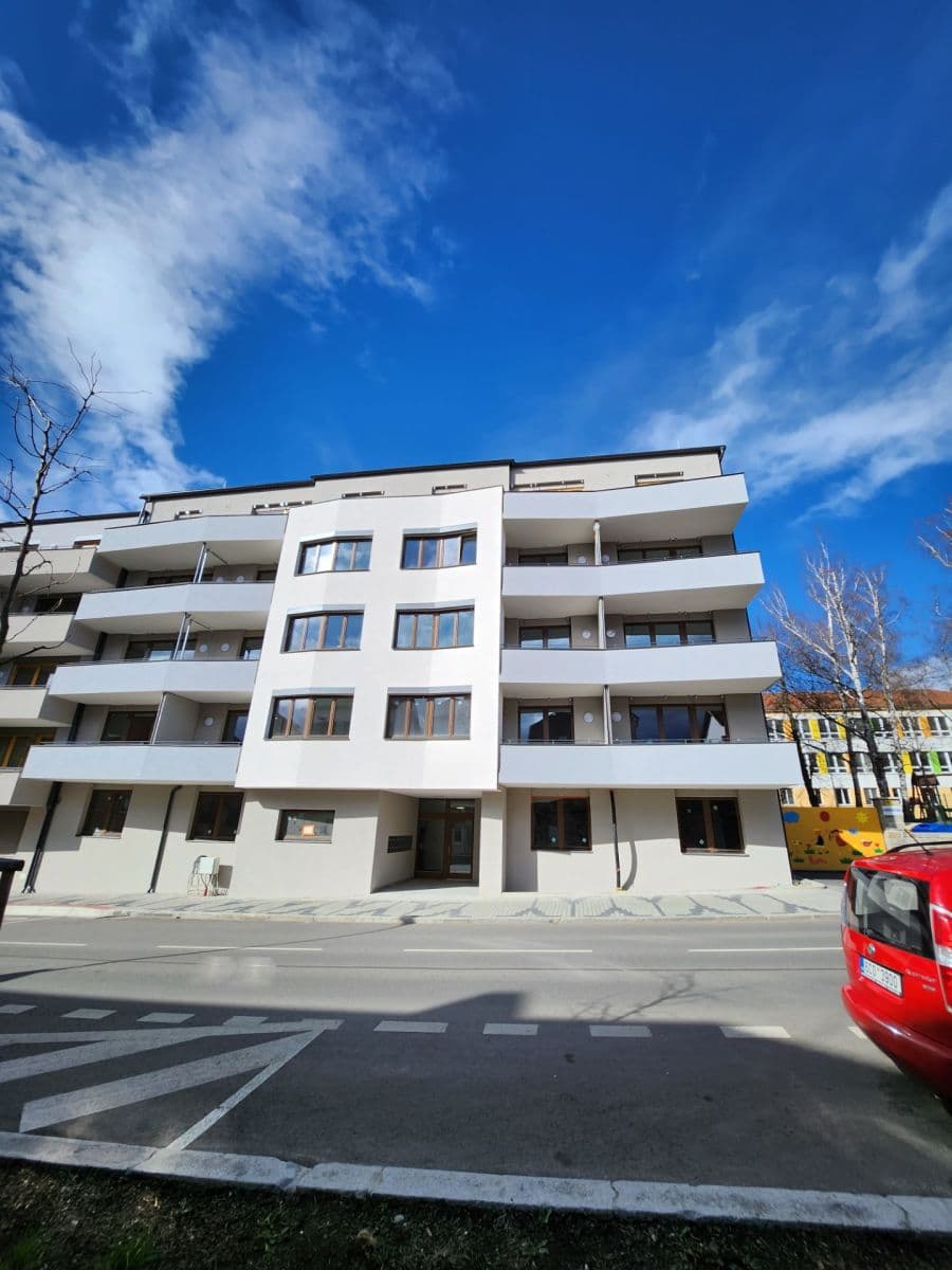 Prenájom garáže 18 m², Zeyerova, Písek, Jihočeský kraj Prenájom garáže 18 m², Zeyerova, Písek, Jihočeský kraj