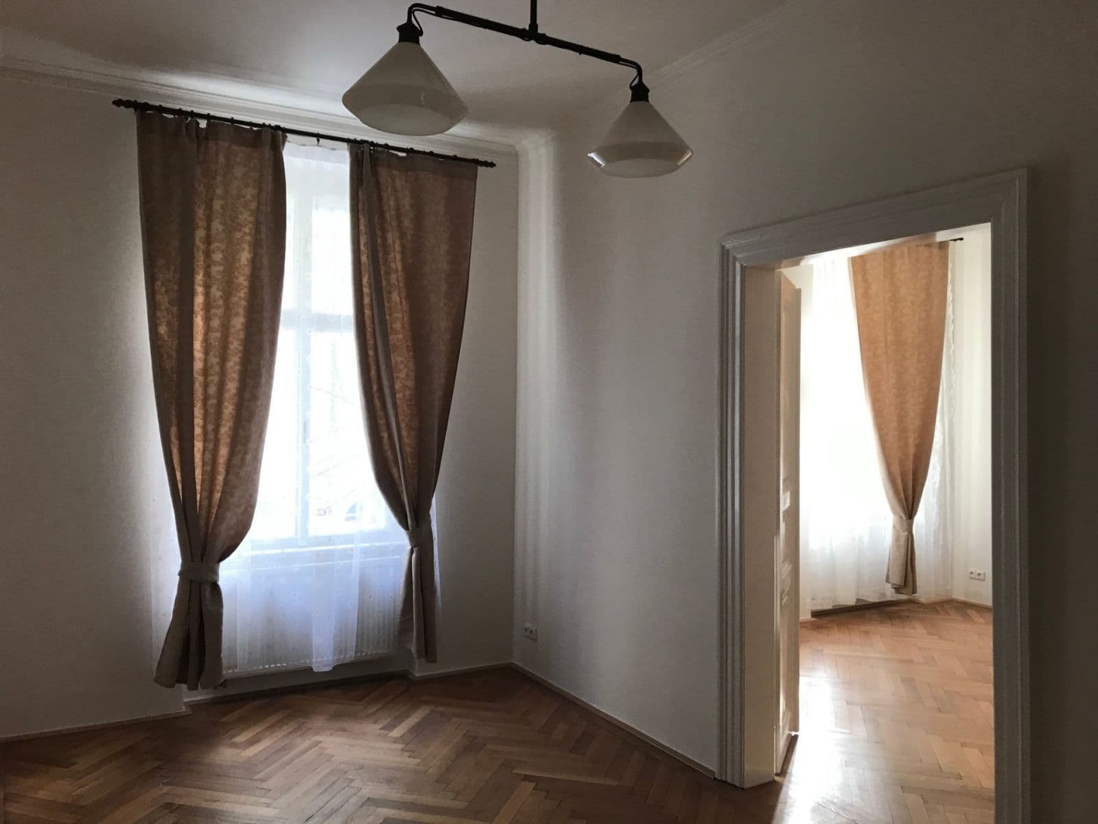 Prenájom bytu 3-izbový 80 m², Uruguayská, Praha, Praha Prenájom bytu 3-izbový 80 m², Uruguayská, Praha, Praha