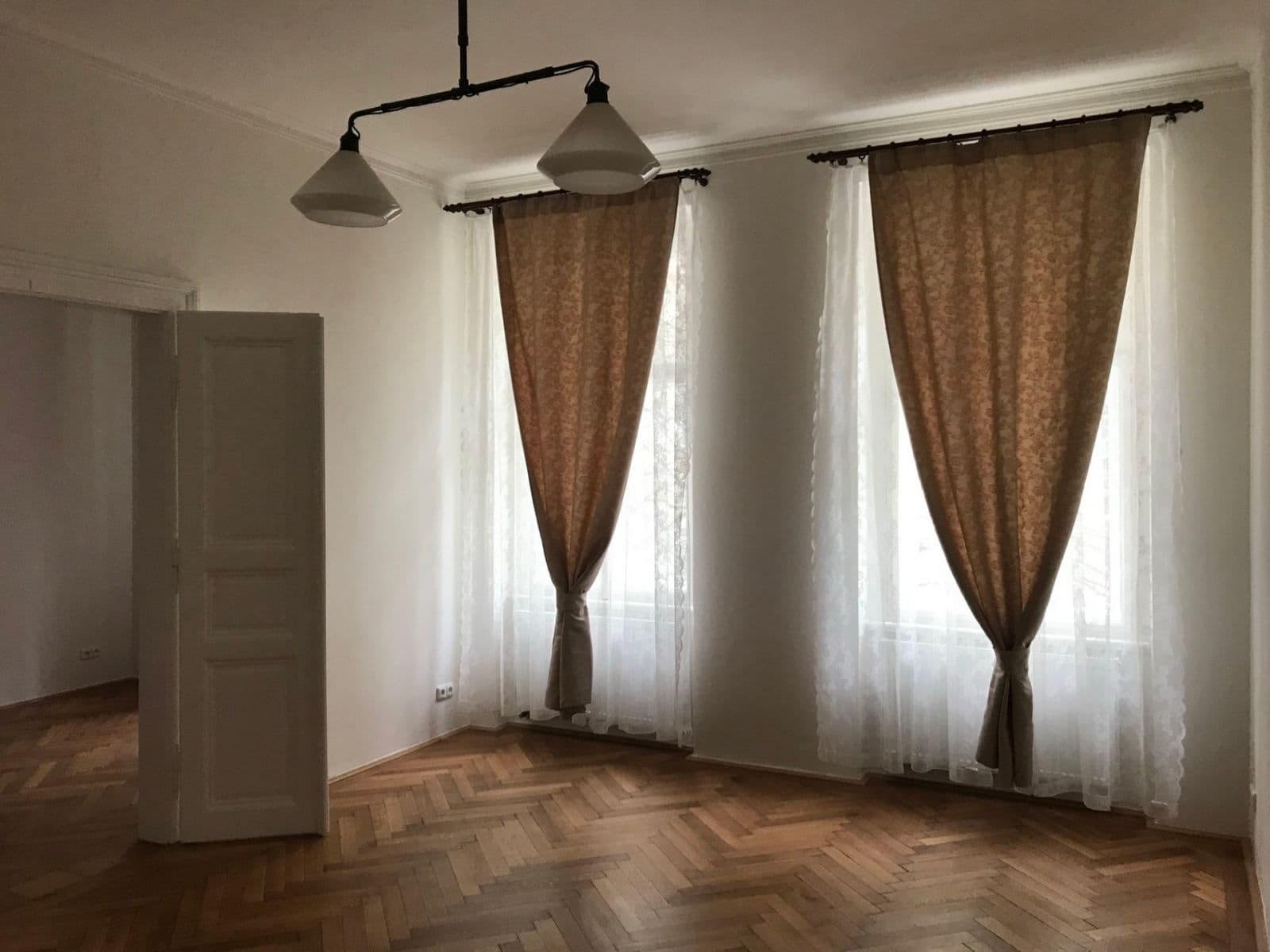 Prenájom bytu 3-izbový 80 m², Uruguayská, Praha, Praha Prenájom bytu 3-izbový 80 m², Uruguayská, Praha, Praha