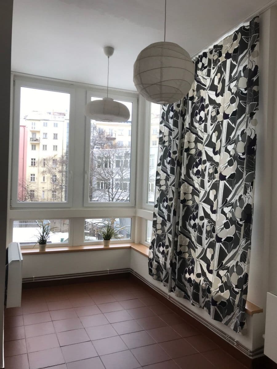 Prenájom bytu 3-izbový 80 m², Uruguayská, Praha, Praha Prenájom bytu 3-izbový 80 m², Uruguayská, Praha, Praha