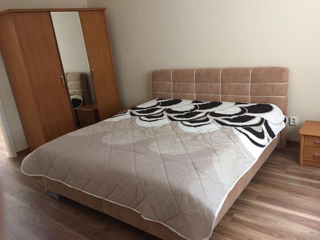 Prenájom bytu 4-izbový 100 m², Rajská, Bratislava - mestská časť Staré Mesto, Bratislavský kraj Prenájom bytu 4-izbový 100 m², Rajská, Bratislava - mestská časť Staré Mesto, Bratislavský kraj