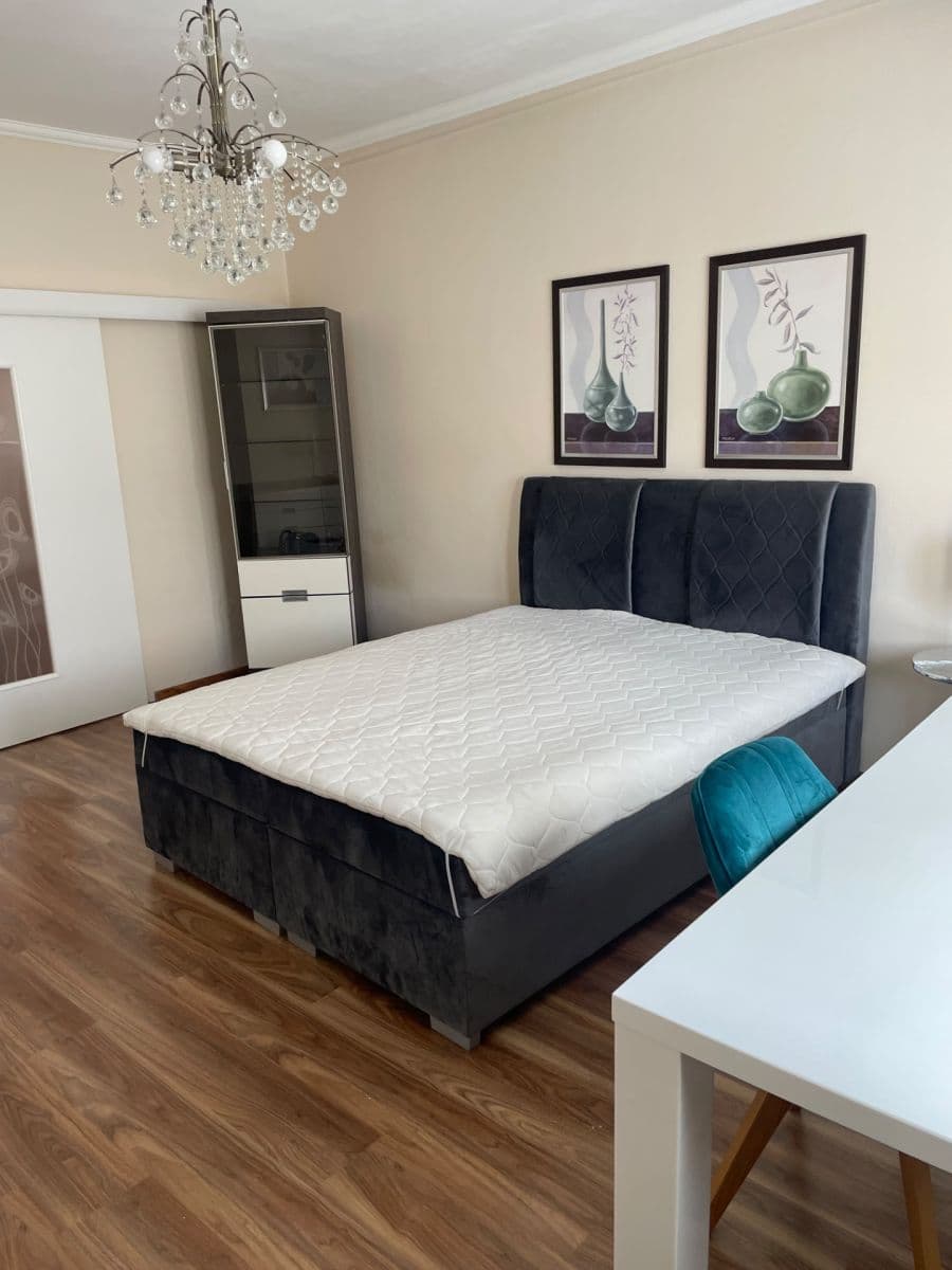 Prenájom bytu 4-izbový 100 m², Rajská, Bratislava - mestská časť Staré Mesto, Bratislavský kraj Prenájom bytu 4-izbový 100 m², Rajská, Bratislava - mestská časť Staré Mesto, Bratislavský kraj