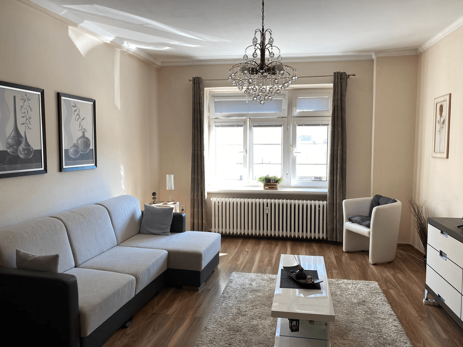 Prenájom bytu 4-izbový 100 m², Rajská, Bratislava - mestská časť Staré Mesto, Bratislavský kraj Prenájom bytu 4-izbový 100 m², Rajská, Bratislava - mestská časť Staré Mesto, Bratislavský kraj