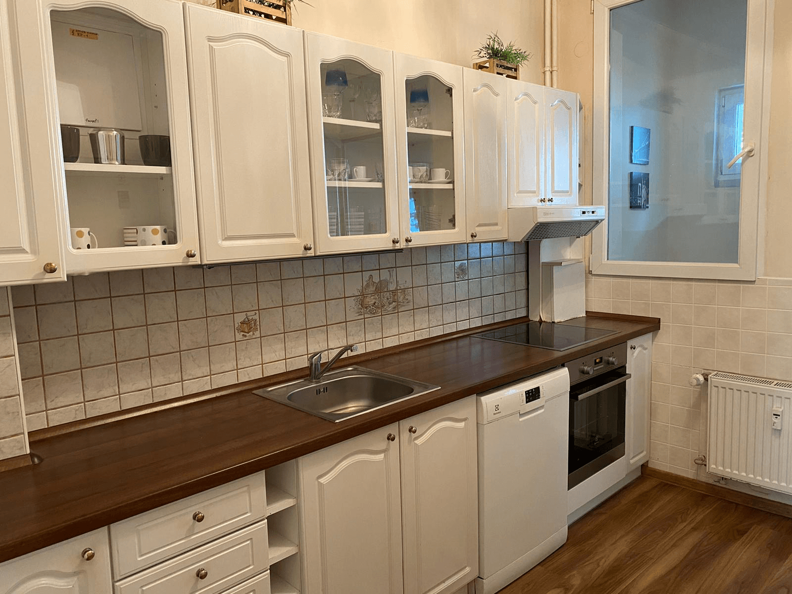 Prenájom bytu 4-izbový 100 m², Rajská, Bratislava - mestská časť Staré Mesto, Bratislavský kraj Prenájom bytu 4-izbový 100 m², Rajská, Bratislava - mestská časť Staré Mesto, Bratislavský kraj