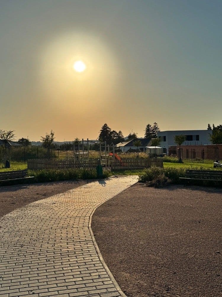 Predaj pozemku 825 m², Chlumec nad Cidlinou, Královéhradecký kraj Predaj pozemku 825 m², Chlumec nad Cidlinou, Královéhradecký kraj