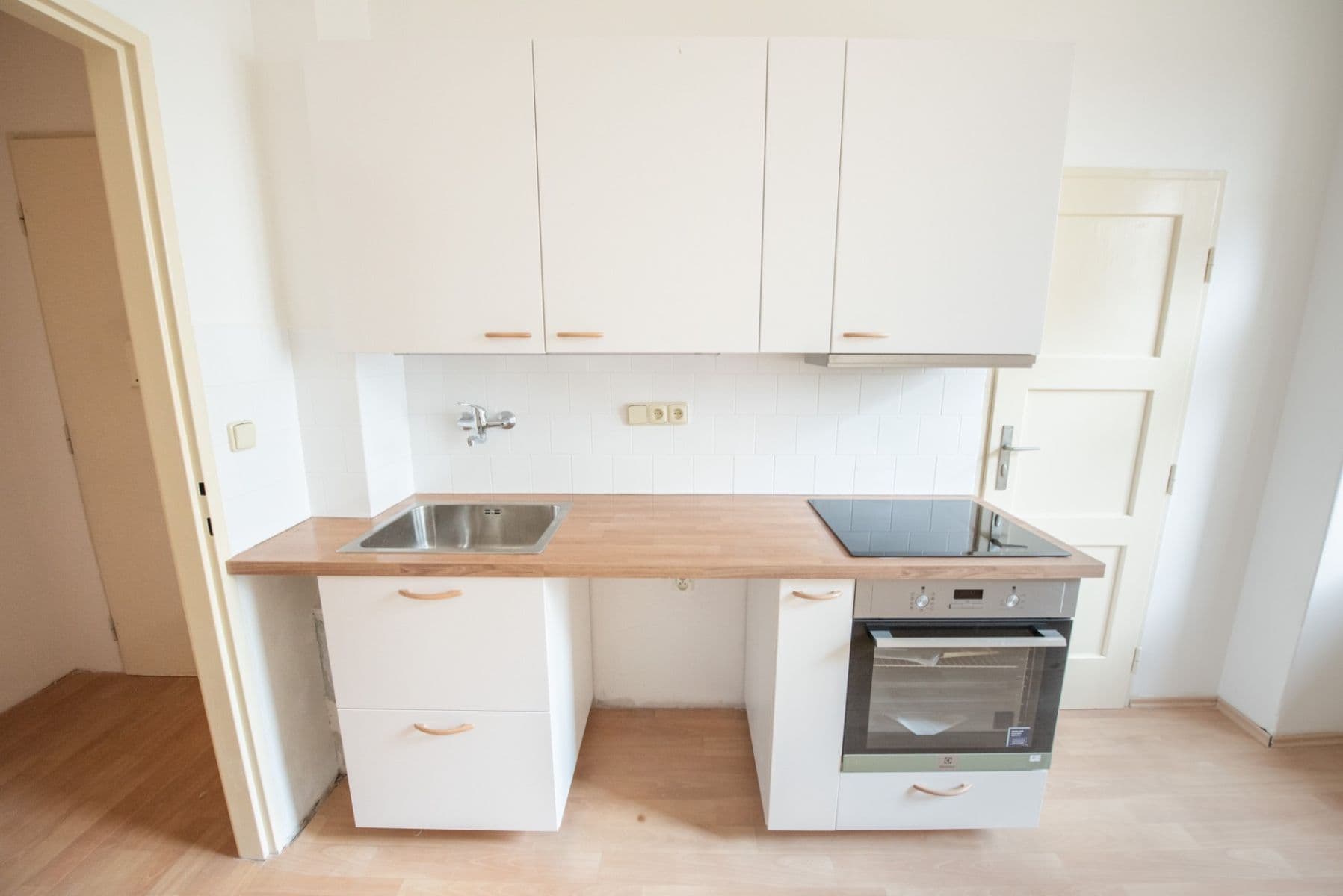 Prenájom bytu 2-izbový 78 m², Jugoslávských partyzánů, Praha, Praha Prenájom bytu 2-izbový 78 m², Jugoslávských partyzánů, Praha, Praha