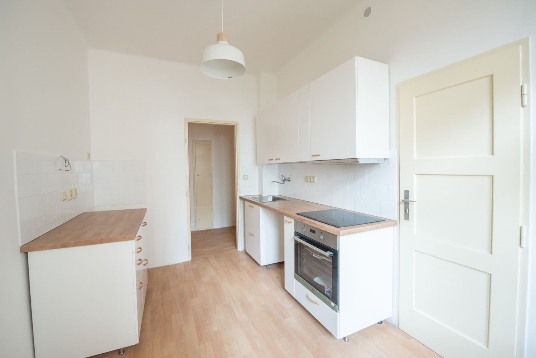 Prenájom bytu 2-izbový 78 m², Jugoslávských partyzánů, Praha, Praha Prenájom bytu 2-izbový 78 m², Jugoslávských partyzánů, Praha, Praha