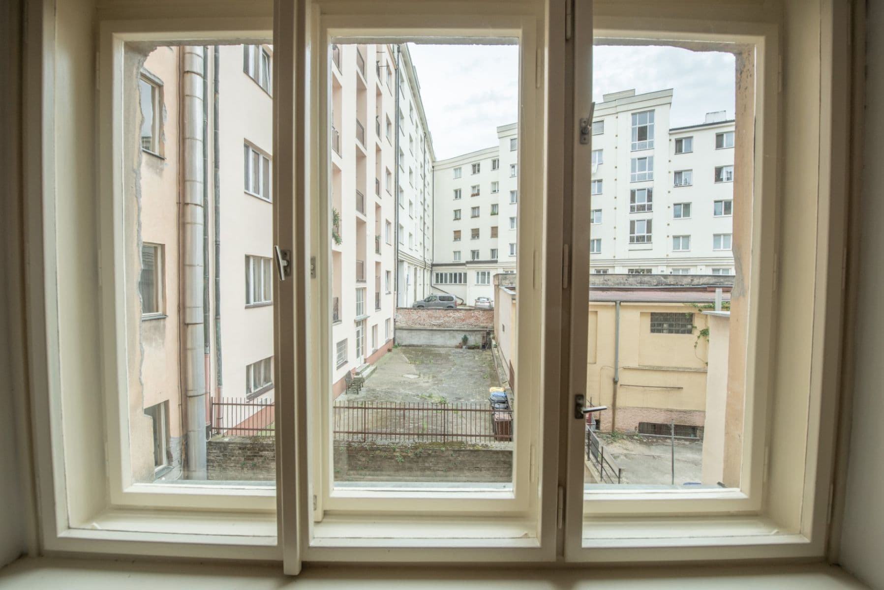 Prenájom bytu 2-izbový 78 m², Jugoslávských partyzánů, Praha, Praha Prenájom bytu 2-izbový 78 m², Jugoslávských partyzánů, Praha, Praha