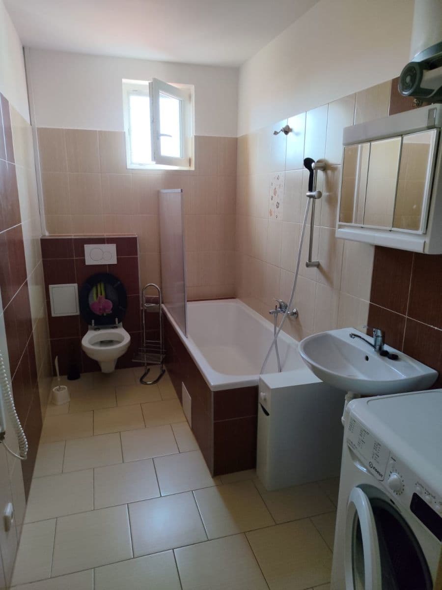 Prenájom bytu 1-izbový 47 m², U Parčíku, Kunice, Středočeský kraj Prenájom bytu 1-izbový 47 m², U Parčíku, Kunice, Středočeský kraj
