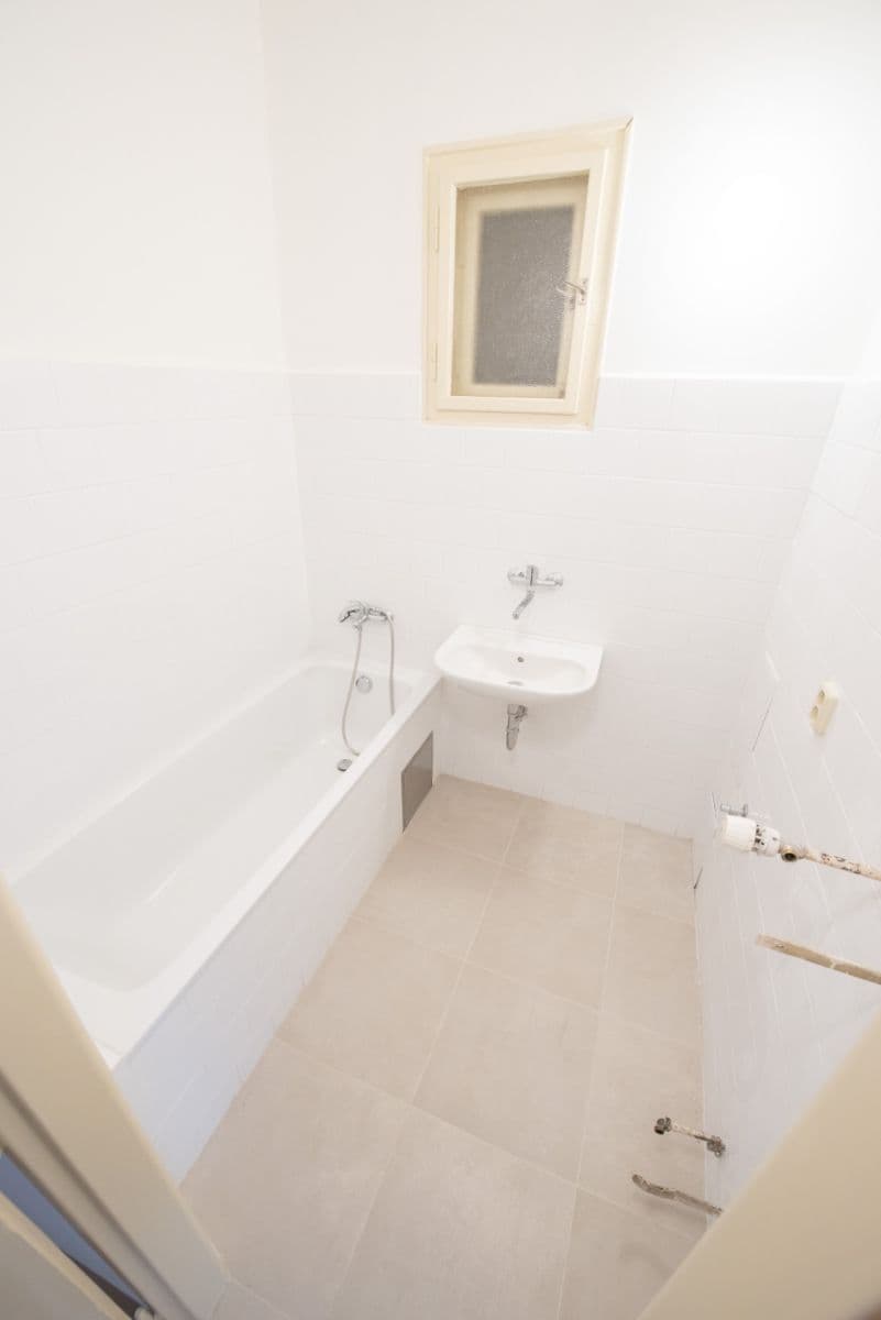 Prenájom bytu 2-izbový 77 m², Jugoslávských partyzánů, Praha, Praha Prenájom bytu 2-izbový 77 m², Jugoslávských partyzánů, Praha, Praha