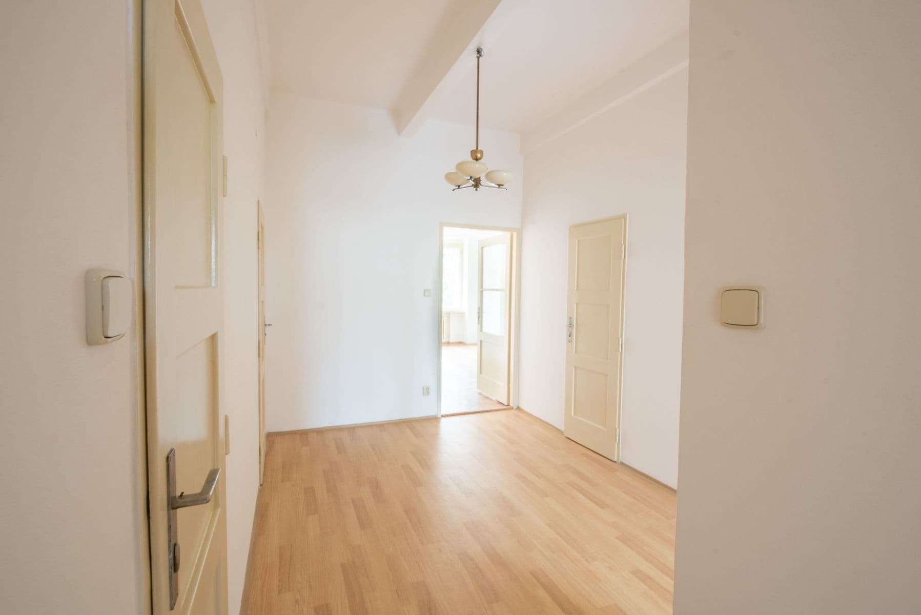 Prenájom bytu 2-izbový 77 m², Jugoslávských partyzánů, Praha, Praha Prenájom bytu 2-izbový 77 m², Jugoslávských partyzánů, Praha, Praha