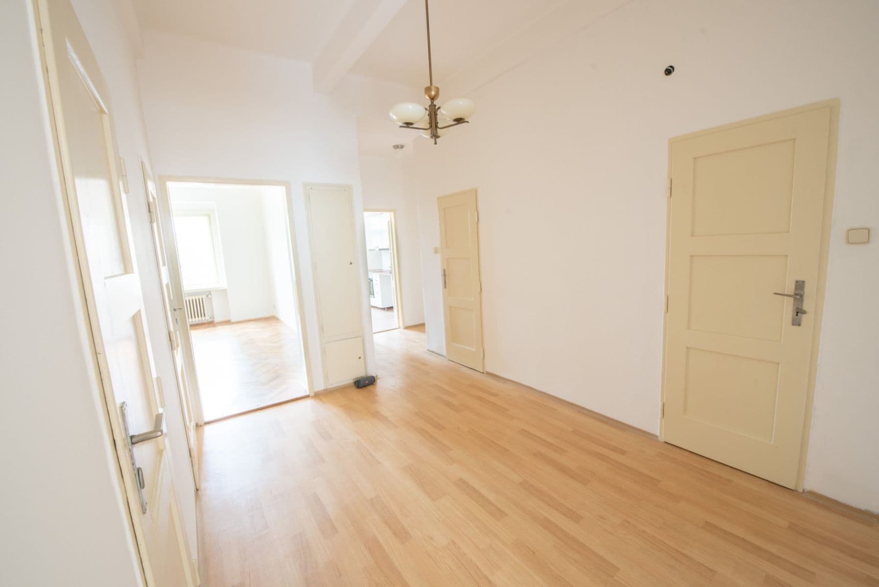 Prenájom bytu 2-izbový 77 m², Jugoslávských partyzánů, Praha, Praha Prenájom bytu 2-izbový 77 m², Jugoslávských partyzánů, Praha, Praha