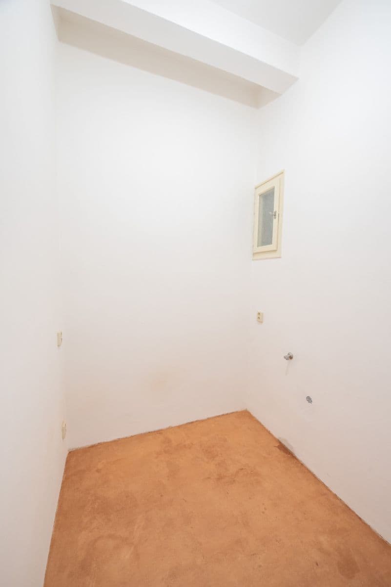 Prenájom bytu 2-izbový 77 m², Jugoslávských partyzánů, Praha, Praha Prenájom bytu 2-izbový 77 m², Jugoslávských partyzánů, Praha, Praha