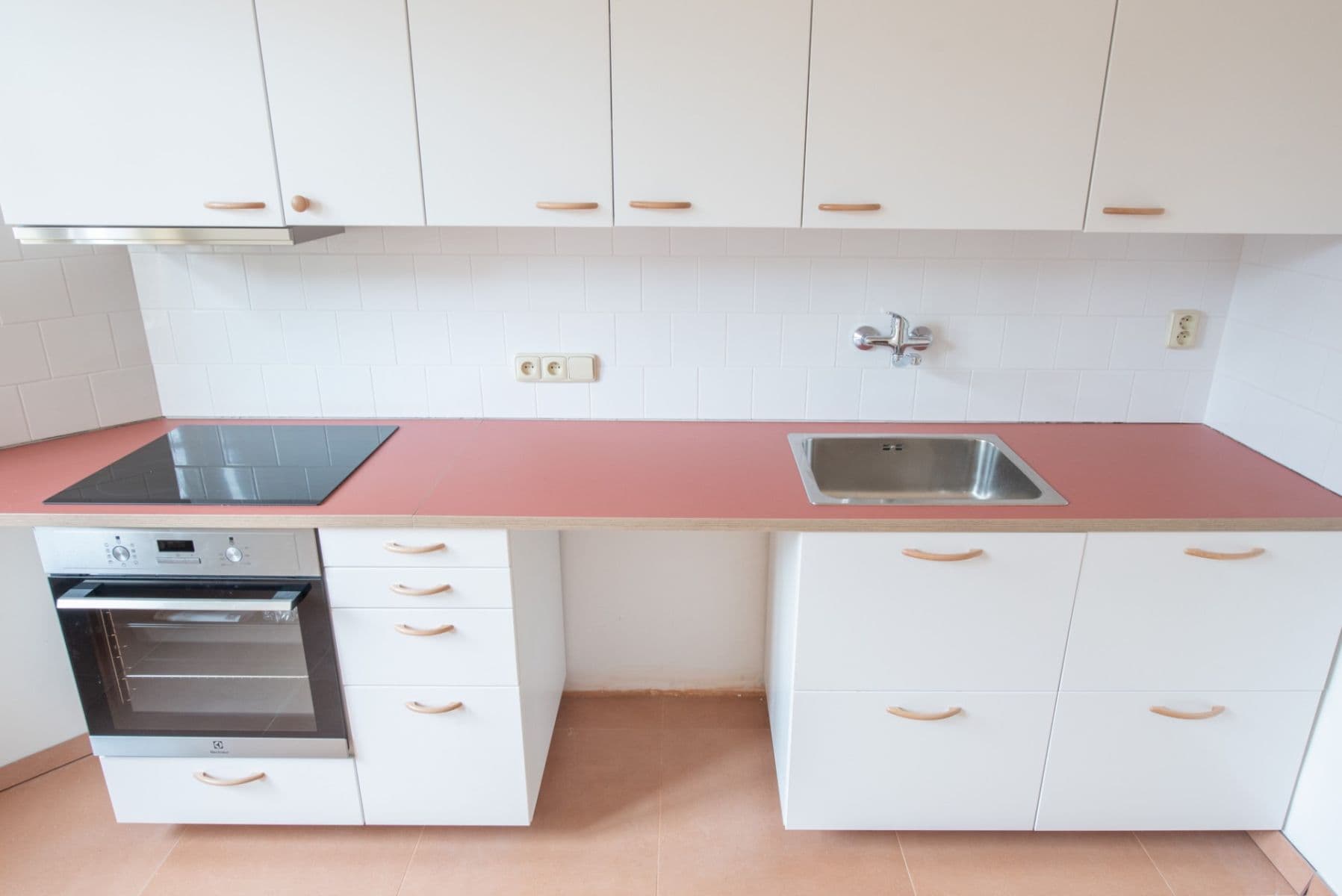Prenájom bytu 2-izbový 77 m², Jugoslávských partyzánů, Praha, Praha Prenájom bytu 2-izbový 77 m², Jugoslávských partyzánů, Praha, Praha